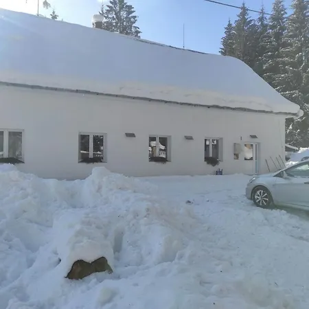 Πανσιόν Smrekovica 3*